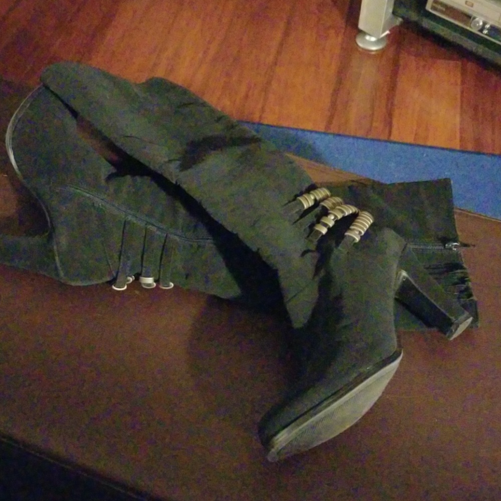 Boots - Picture 3 of 4